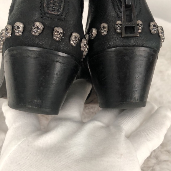 Zadig & Voltaire
Skull Leather Ankle Boots
Size: 8.5 US - Picture 12 of 16
